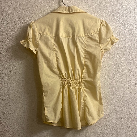 y2k Rue21 • Pale Yellow Short Sleeve Button Up Vest 💛 - Picture 3 of 9